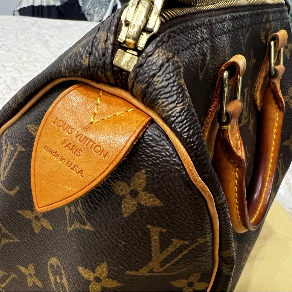 Louis Vuitton Speedy 25  with Iconic Monogram